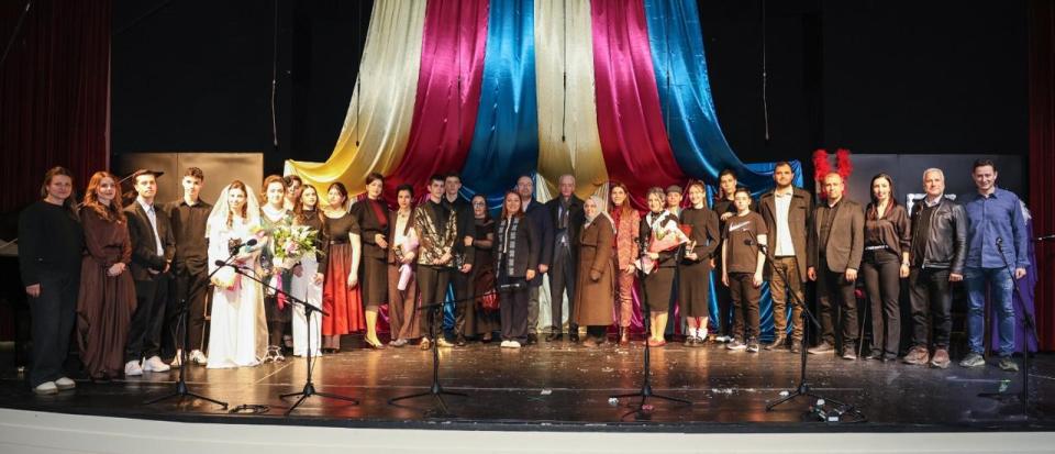 Mucize Tiyatrosu’ndan unutulmaz gece: “Hisseli Harikalar Kumpanyası” büyük beğeni topladı