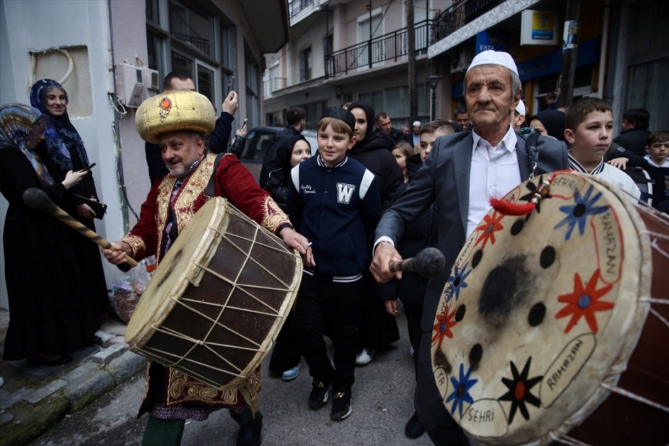 Batı Trakya'da ramazan, davul çalma geleneğiyle karşılandı