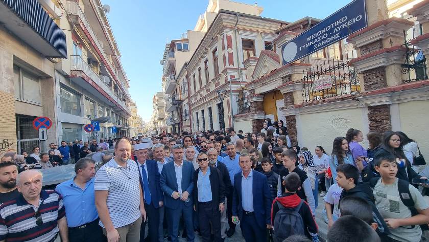 İskeçe Azınlık Ortaokulu – Lisesi’nde vardiyalı eğitim dayatması protesto edildi