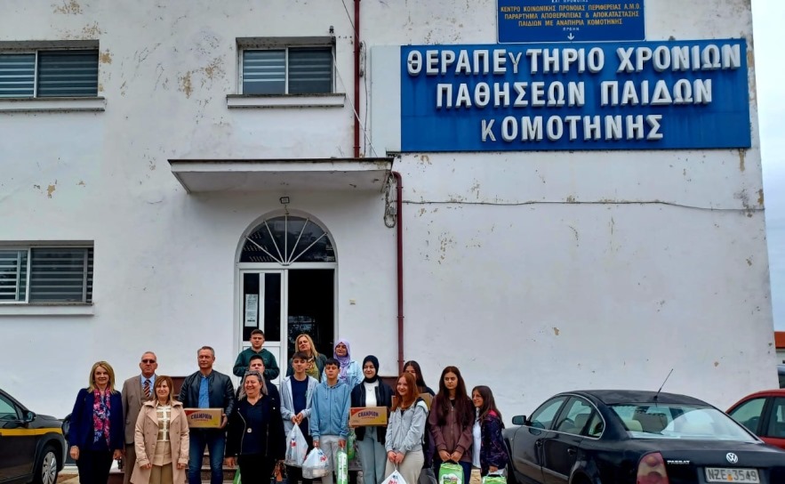 Celal Bayar Azınlık Lisesi öğrencilerinden, Engelli Çocuklar Tedavi ve Rehabilitasyon Merkezi’ne ziyaret