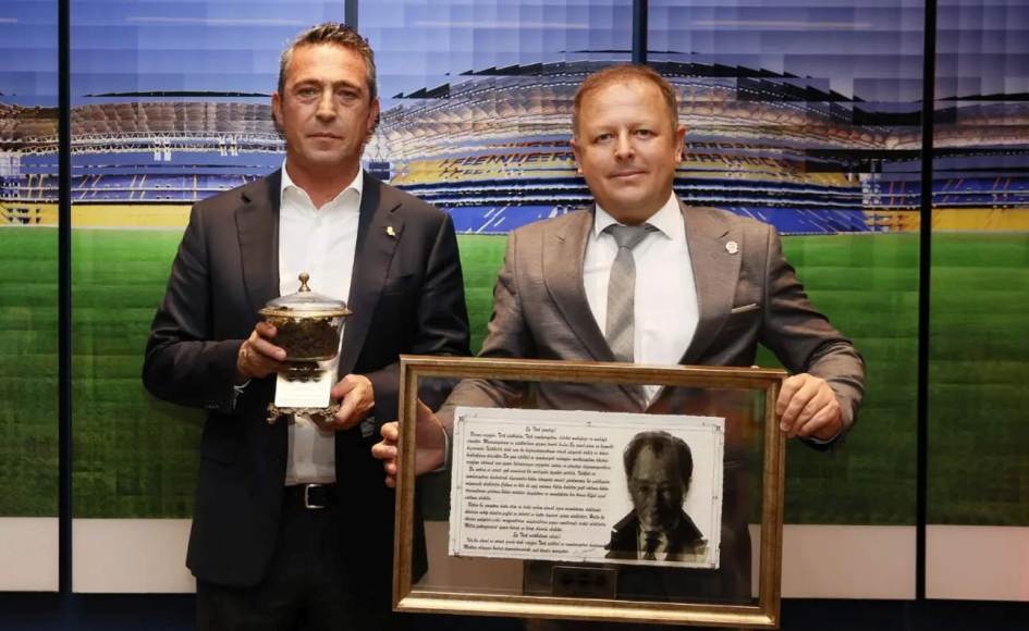 Mümin Hasan,  Fenerbahçe Kulübü Başkanı Ali Koç ile görüştü