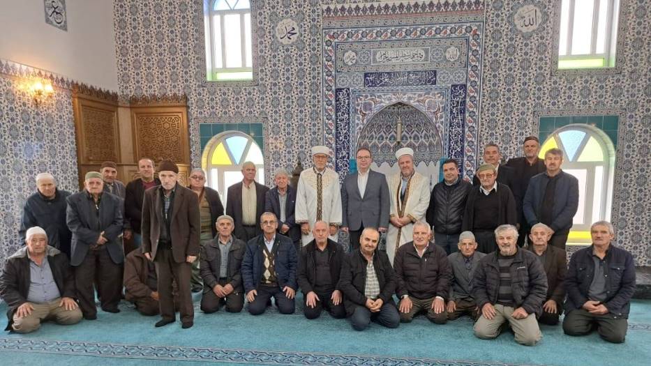Başkonsolos Ünal Bıyıklıköyünde soydaşlarla buluştu