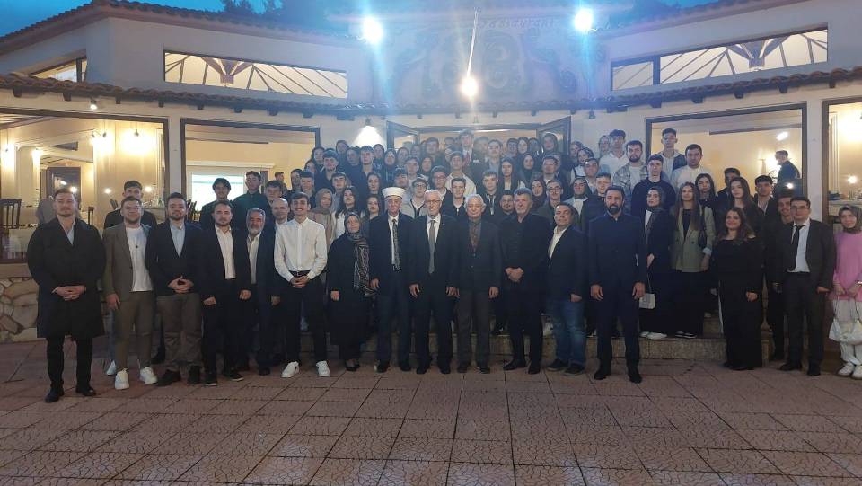 Batı Trakyalı gençler BATÖB'ün bayram yemeğinde bir araya geldi