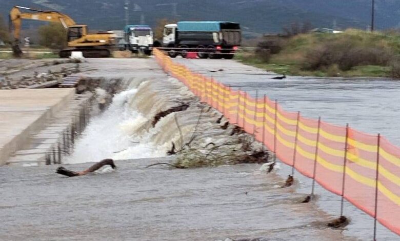 Şapçı Maronya’da traktörüyle geçitten geçen vatandaş kayıp