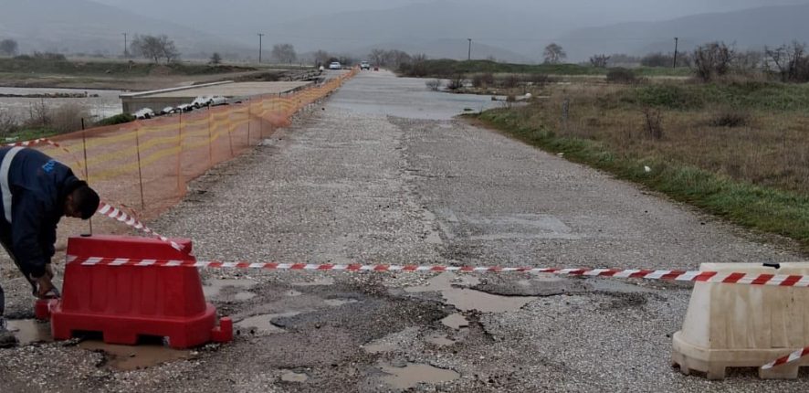 Akyer çayı geçidi aşırı yağışlar nedeniyle trafiğe kapatıldı