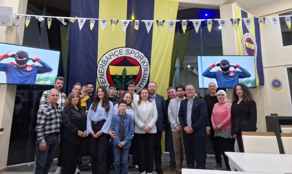Başkonsolos Aykut Ünal, Fenerbahçeliler Derneği’nde milli maç heyecanına ortak oldu
