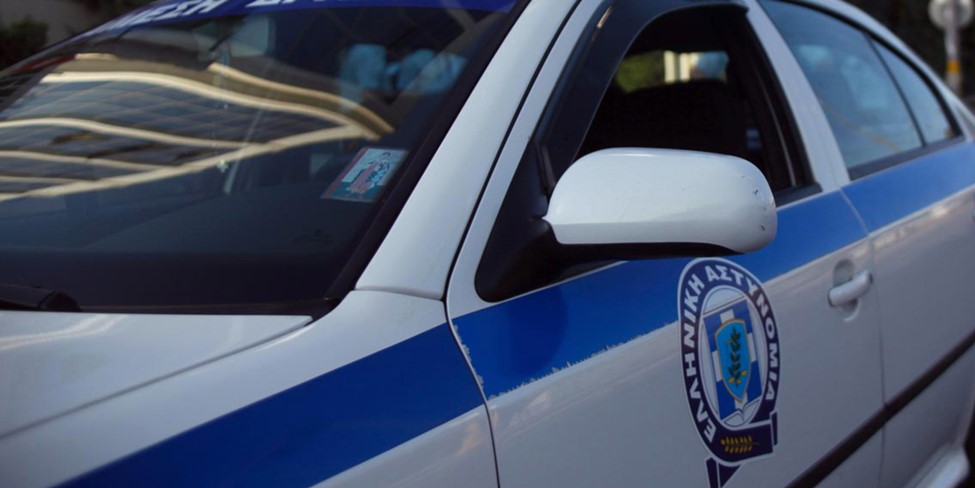 İnsan kaçakçısı araç içinde 9 göçmenle birlikte yakalandı