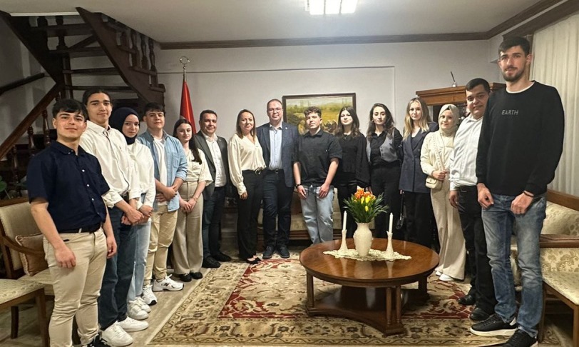 Gümülcine Başkonsolosu Ünal ve eşi, GTGB Yeni Nesil Kolu yönetimini ağırladı