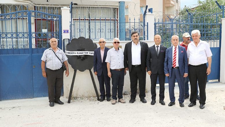 Yunanistan Konsolosluğuna siyah çelenk bırakıldı
