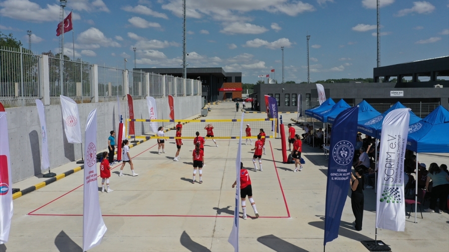 Türkiye-Yunanistan sınırında voleybol dostluk maçı oynandı