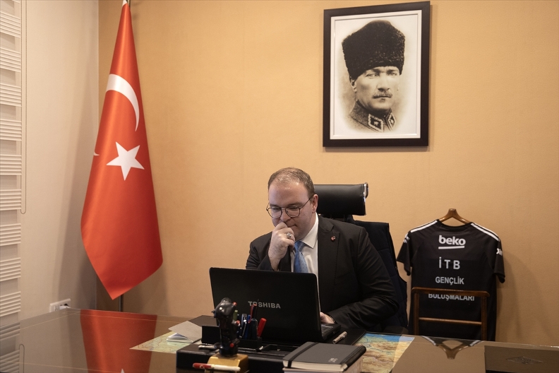 Başkonsolos Ünal, AA'nın "Yılın Kareleri" oylamasına katıldı