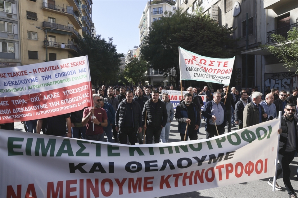 Atina'da çiftçiler eylem yaptı