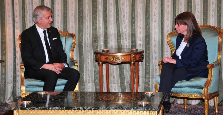 Türkiye'nin Atina Büyükelçisi Erciyes, Cumhurbaşkanı Sakelaropulu'ya güven mektubunu sundu