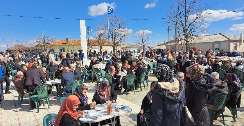 Büyük Derbent köyünde depremzedeler için kermes düzenlendi