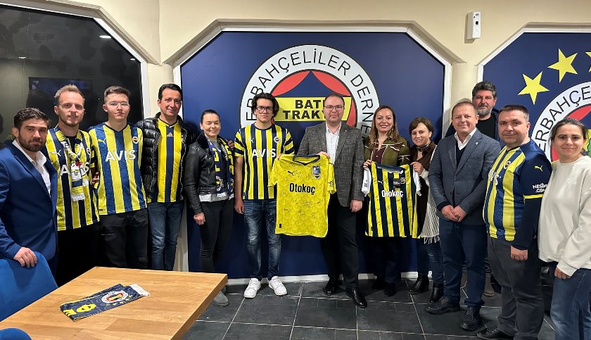 Başkonsolos Ünal Fenerbahçeliler Derneği’nde, Union Saint-Gilloise ile Fenerbahçe maçını seyretti