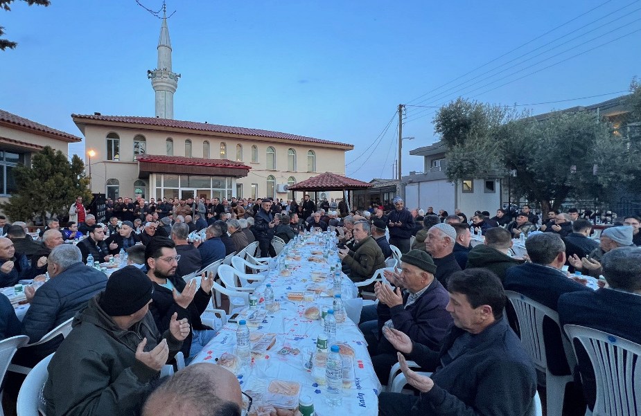Çelebiköyde Kadir Gecesinde geleneksel toplu iftar programı düzenlendi