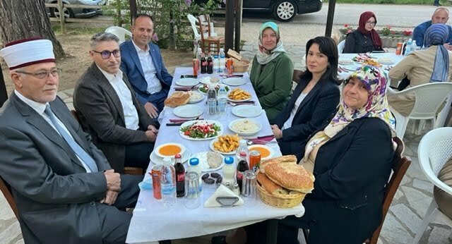 Kozlukebir Belediye Başkanı Rıdvan Ahmet’ten iftar yemeği