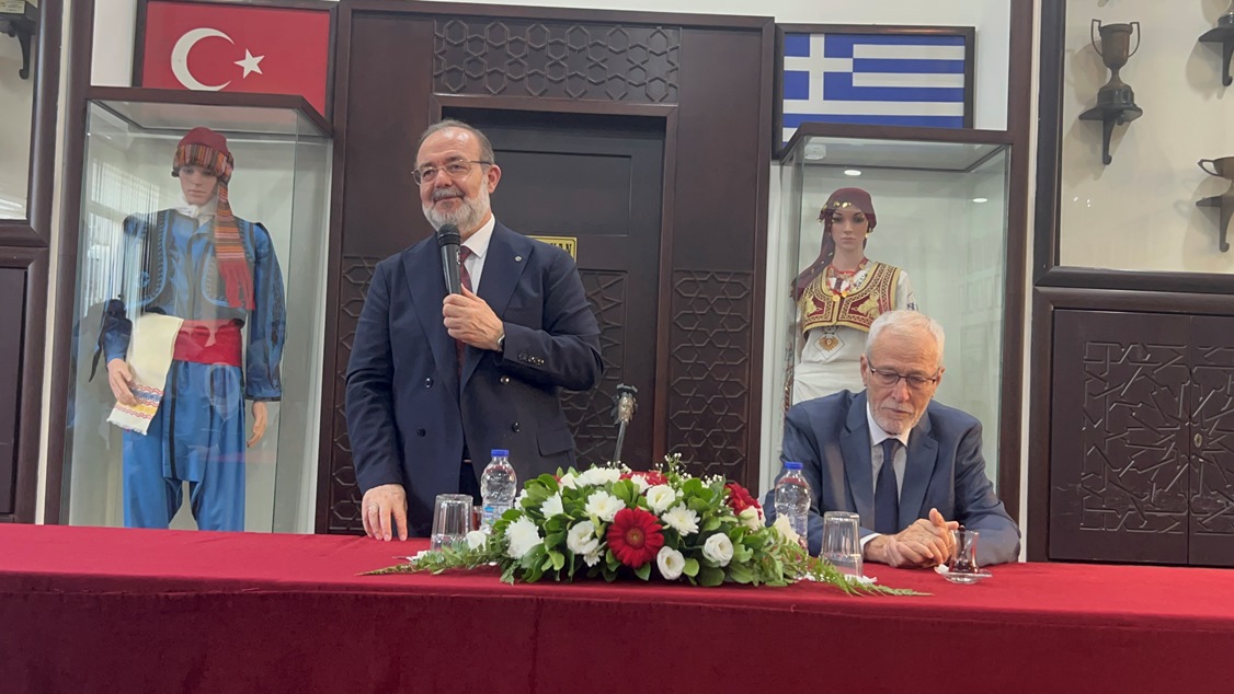 “Kendi kimliğinizle yaşamak için inancınızı ve imanınızı doğru öğrenmeniz gerekir”