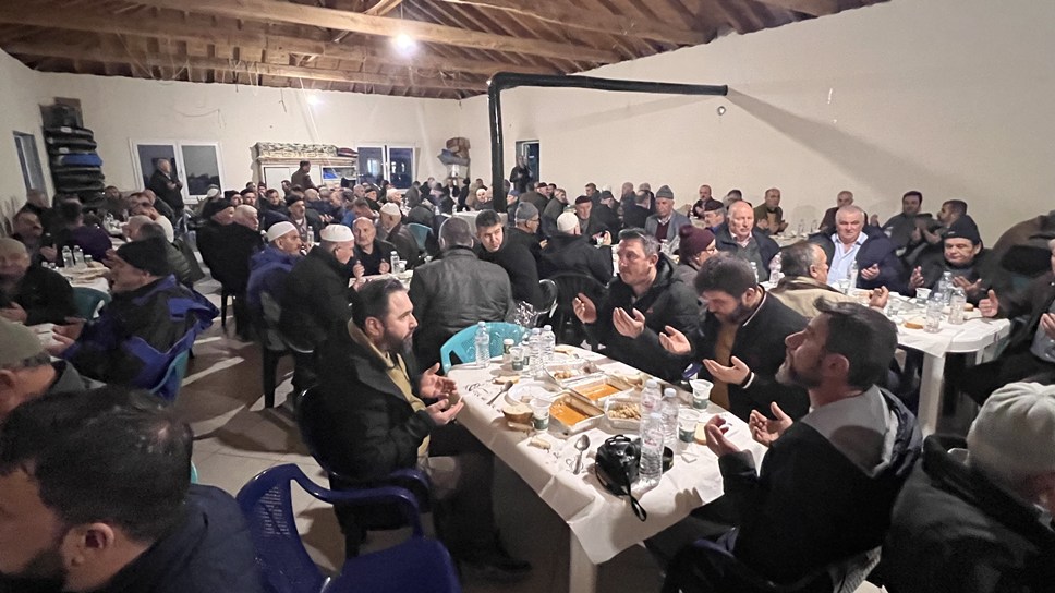 Çilingir Mahalle’deki geleneksel iftar yoğun katılımla gerçekleşti