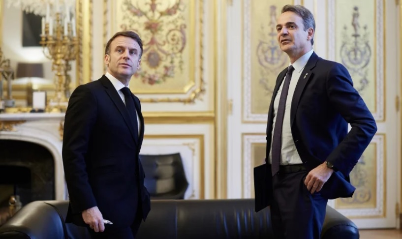 Fransa Cumhurbaşkanı Macron ve Başbakan Miçotakis Paris'te görüştü