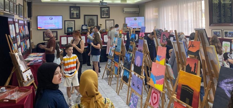 İskeçe Türk Birliği Resim Kursu’nun eserleri sergilendi