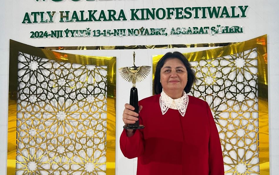 Işık Sadık Ahmet Türkmenistan'da ödül törenine katıldı