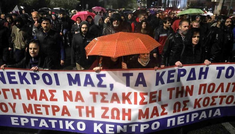 Tren kazası Atina’da protesto edildi