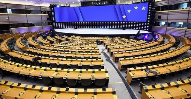 AP: "Sorumluluğu üstlenin, Yunanistan'ı uyarın"