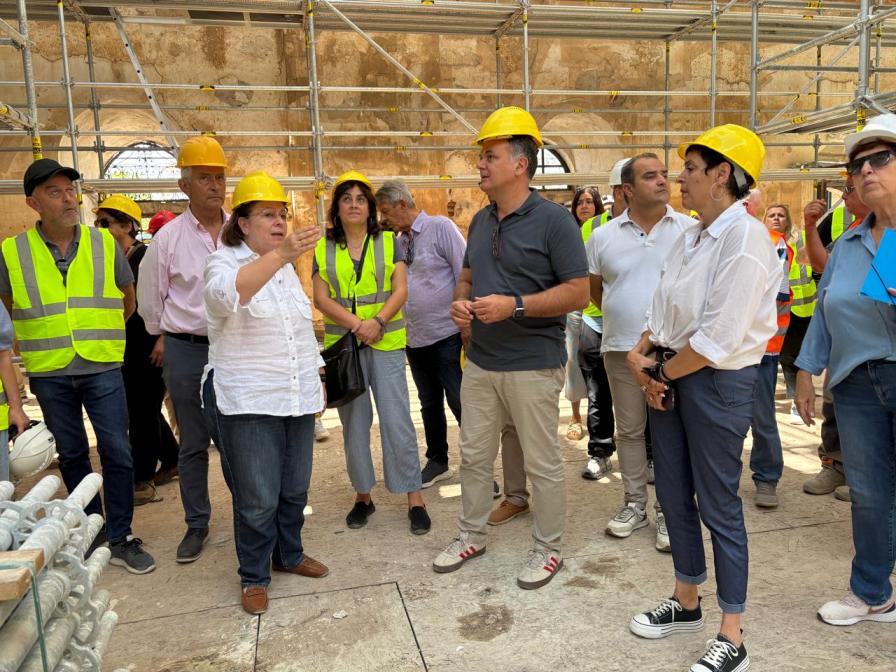 Mendoni, restorasyon çalışmaları devam eden Dimetoka Çelebi Sultan Mehmet Camii’nde incelemelerde bulundu