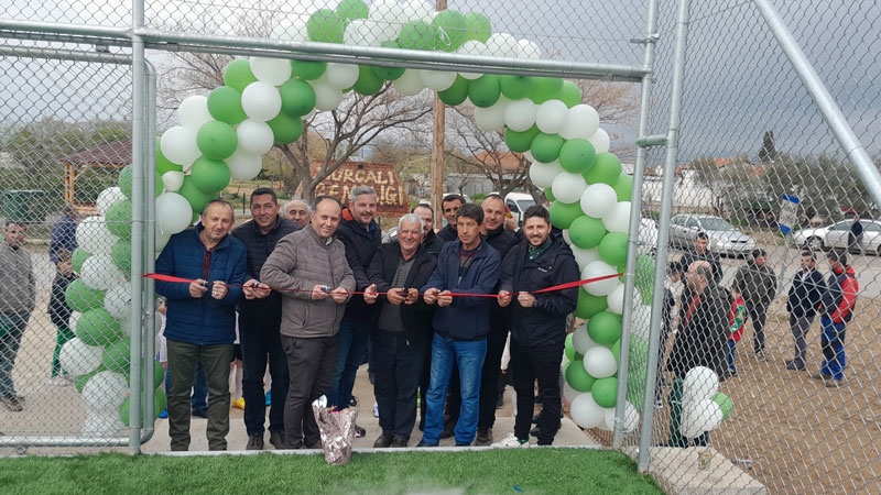 Kurcalı köyüne yeni inşa edilen halı sahanın açılışı yapıldı