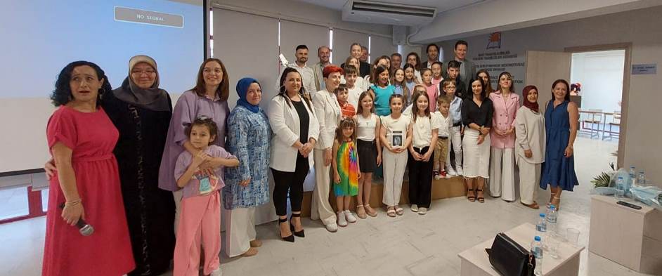 İskeçe Kültür Merkezi'nde “Şiir Gecesi ve Babalar Günü” etkinliği düzenlendi