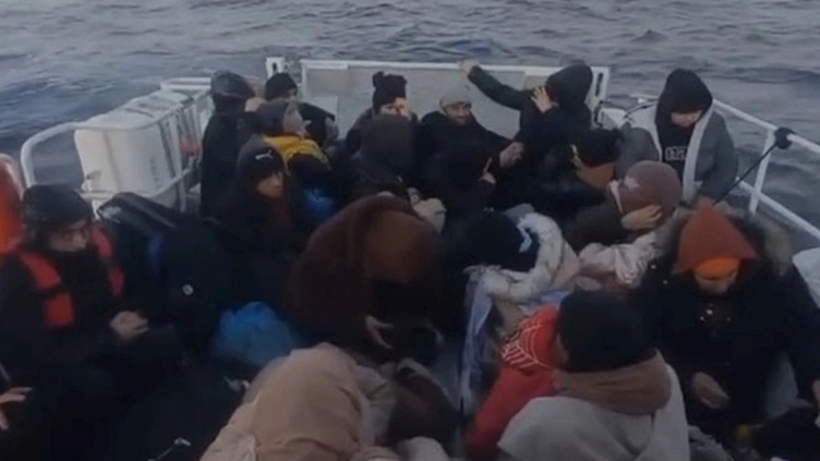 Sakız Adası açıklarındaki göçmen faciasına muhalefetten tepki