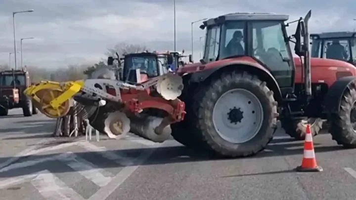Çiftçiler, Bahçeköy Sınır Kapısını kapatma kararı aldı