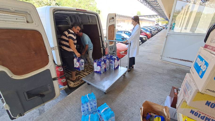 Toplanan yardımlar İskeçe Devlet Hastanesine teslim edildi