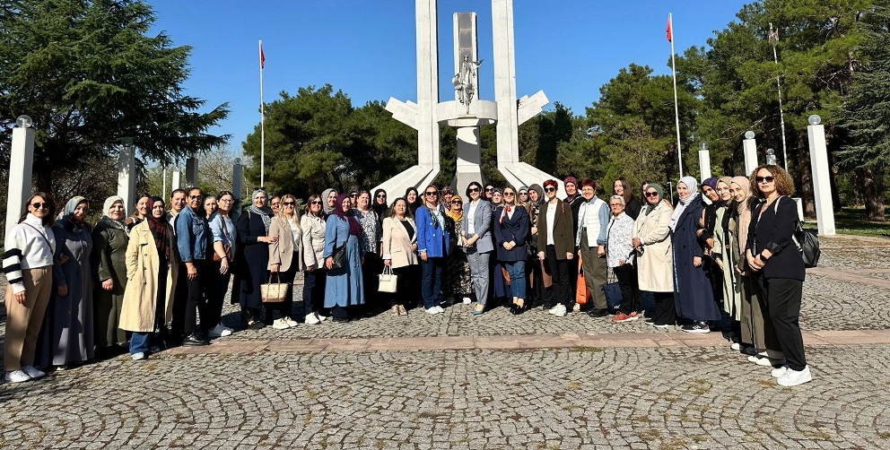 Batı Trakya Türk Kadın Platformu üyeleri, Edirne Valisi Yunus Sezer’in eşi Canan Sezer’in konuğu oldu