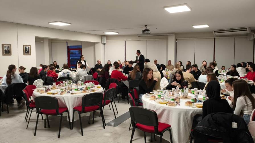 Mucize Tiyatrosu oyuncuları geleneksel iftarında buluştu