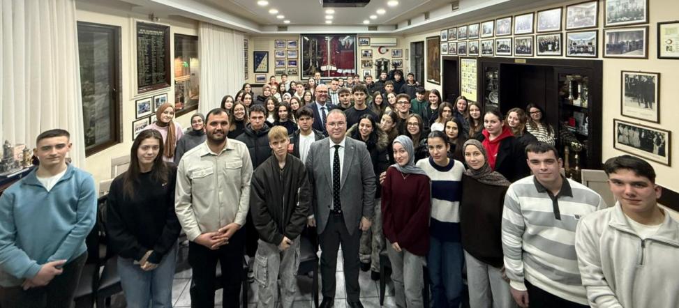 Başkonsolos Aykut Ünal, İskeçe Türk Birliği Gençlik Buluşmalarının yeni döneminin ilk konuğu oldu