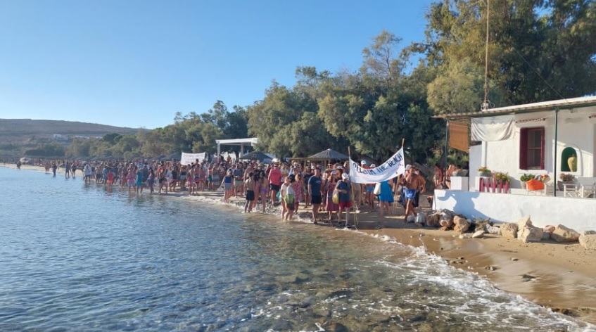 Yunanistan'da plajların ruhsatsız işletmecilerine tepki için havlu hareketi
