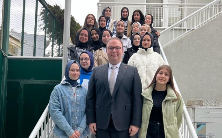 Genç Müftülük İskeçe Kız ekibi üyelerinden Başkonsolos Aykut Ünal’a ziyaret