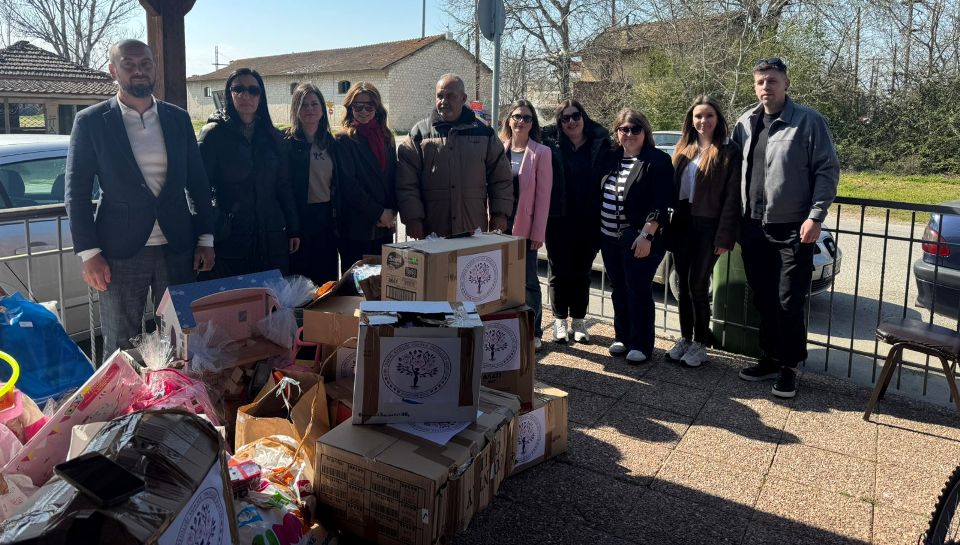 BTAYTD Kadınlar Kolundan Selanik ve İmathia’da çocuklara oyuncak sürprizi