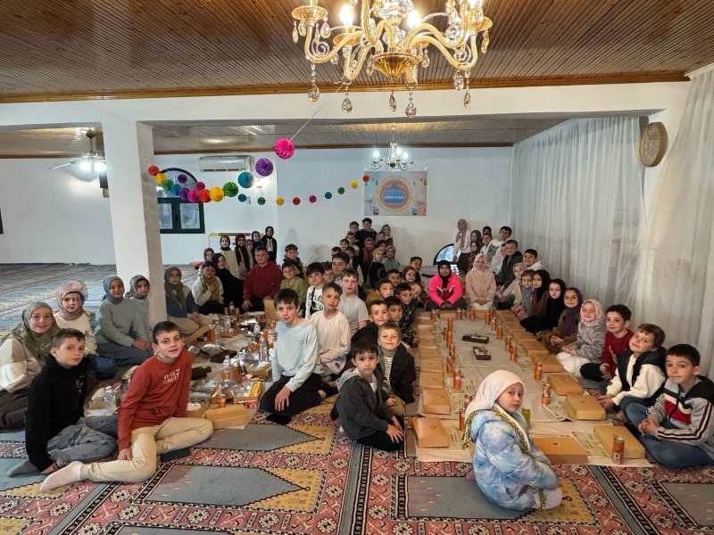 Ramazan’ın bereketi İskeçe’de çocuk ve gençlerle paylaşıldı