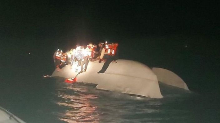 Göçmen teknesi battı