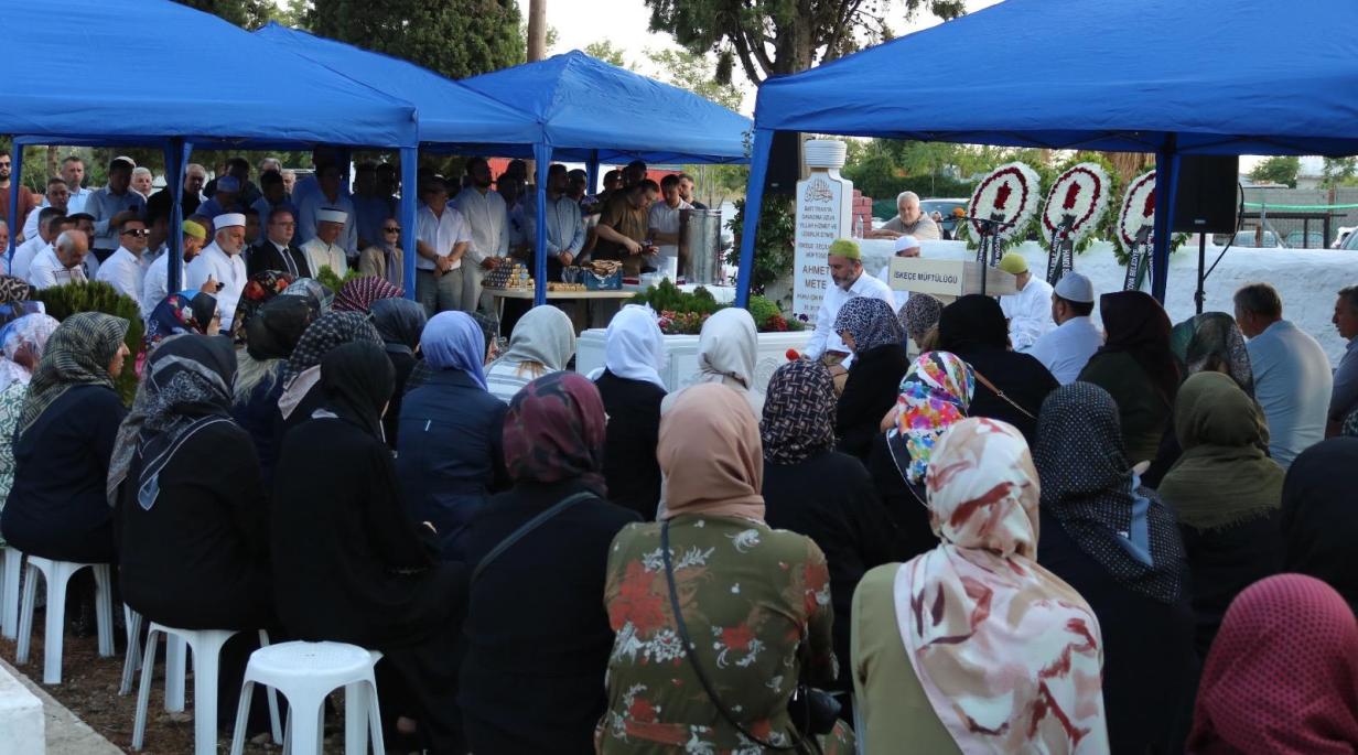 Merhum Müftü Ahmet Mete mezarı başında anıldı
