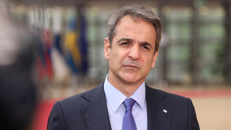 Başbakan Miçotakis, anayasa değişikliğine gidileceğini duyurdu