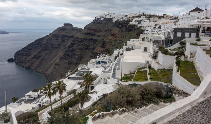 “Santorini’de depremler azalıyor ancak durum belirsiz”
