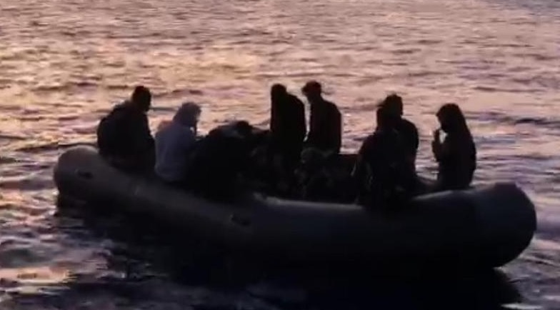 Girit'te düzensiz göçmenleri taşıyan botun batması sonucu 1 kişi öldü