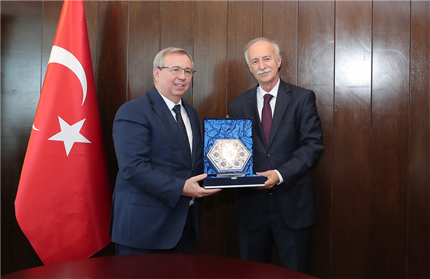 Trakya Üniversitesi Rektörü Prof. Dr. Mustafa Hatipler göreve başladı