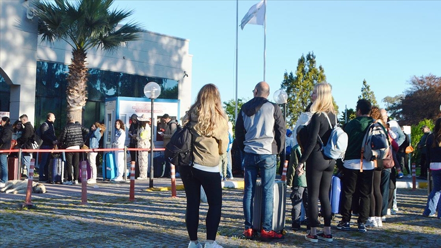 Rodos Adası'nda kapıda vize uygulamasından yararlanamayan Türk turistlerin mağduriyeti giderilecek