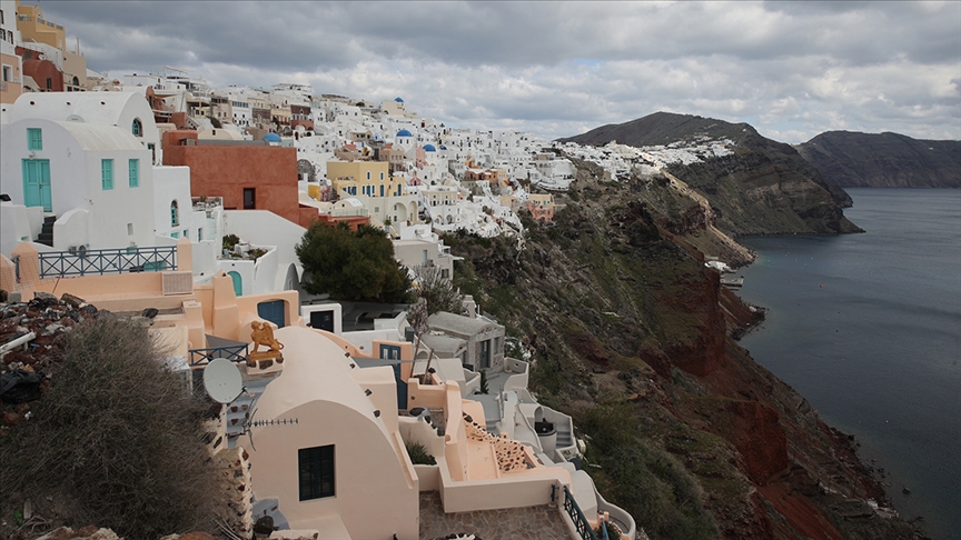 Santorini Adası'nda depreme hazırlık amacıyla liman inşa edecek