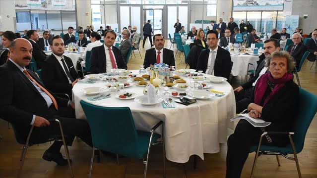 Türkler ve Almanlar birlikte iftar yaptı